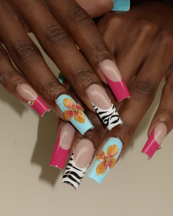 Fertiges Nageldesign von Atelier Q einem Nagelstudio das auch Nagelschulungen anbietet.